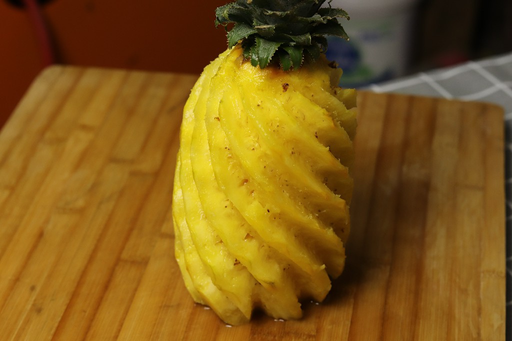 买菠萝最好的方法图解,买菠萝的4个技巧是什么