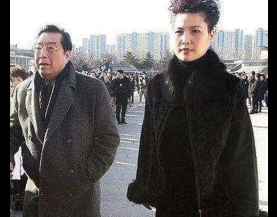 1990年梦鸽为何嫁大27岁李双江?30年来他俩幸福吗?