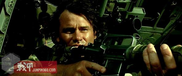 美国黑鹰战机坠落视频,十部顶级战争大片黑鹰坠落