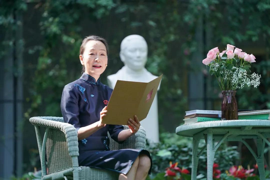 龚雪60多岁状态,68岁龚雪80岁达式常近照曝光