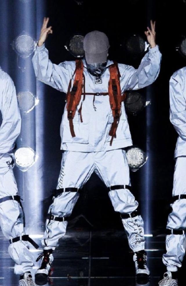 鹿晗分身舞国外评价,鹿晗亲自教学分身舞