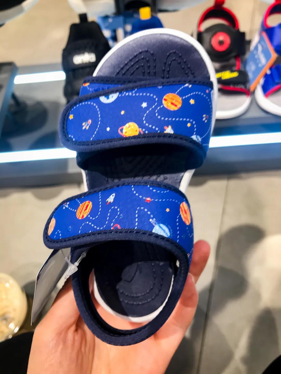 儿童穿哪种凉鞋比较好测评,关爱宝宝从脚开始