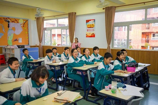 爸爸姓白儿子的名字老师不敢喊,爸爸姓胡给孩子起名老师不敢叫