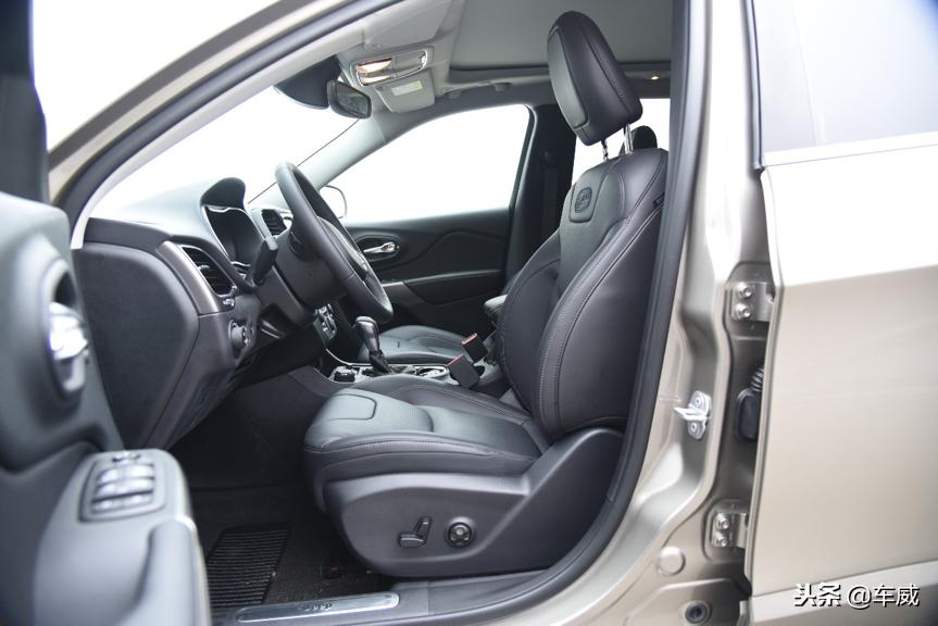 jeep自由光2.0l动力,全新的jeep自由光首要任务