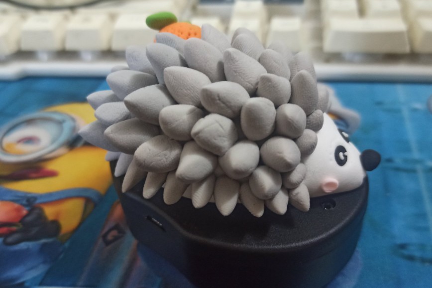 用超轻粘土做的超可爱小刺猬,超轻黏土和松果做刺猬