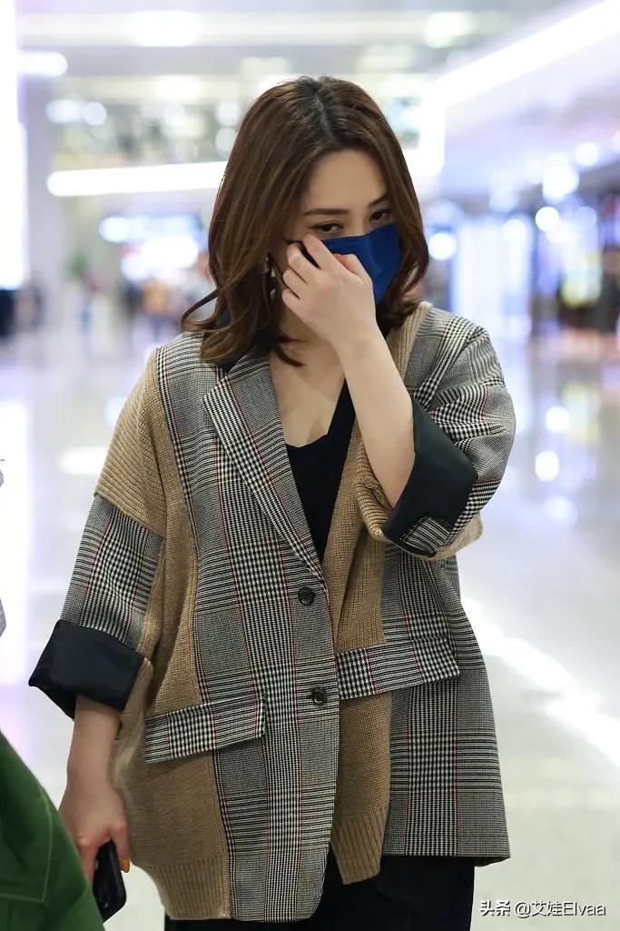 阿娇最新西装照片,阿娇穿小绿西装