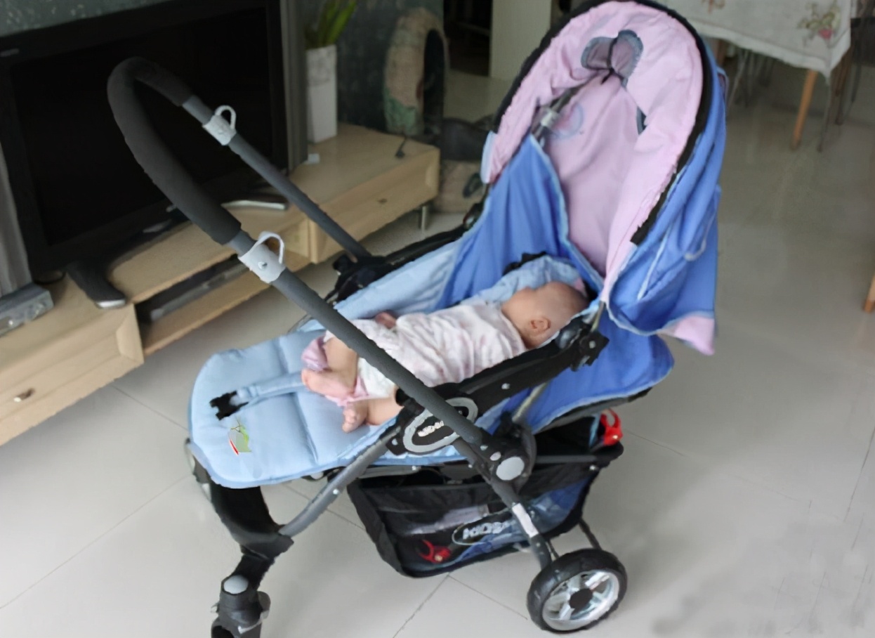 用婴儿车哄睡可以吗,怎么在车里哄睡