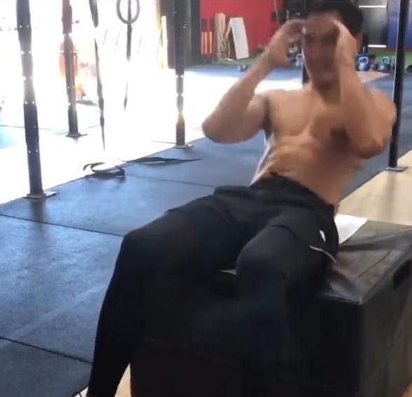 吴彦祖近照曝光面部松弛眼袋明显,吴彦祖45岁略显老态