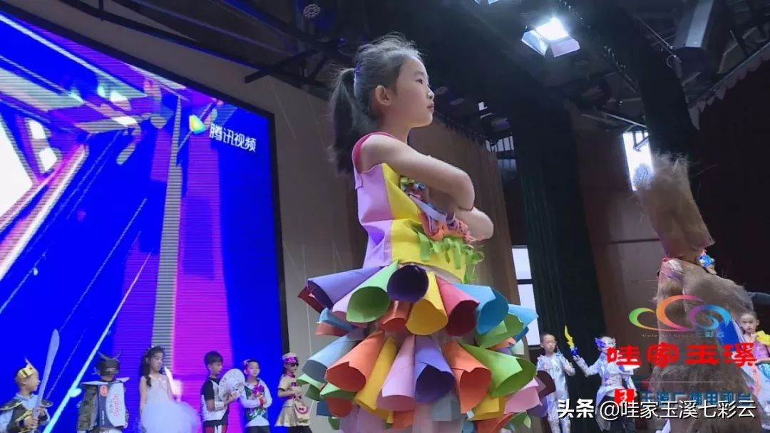 小学生环保时装秀的衣服怎么做,小学生环保时装秀方案