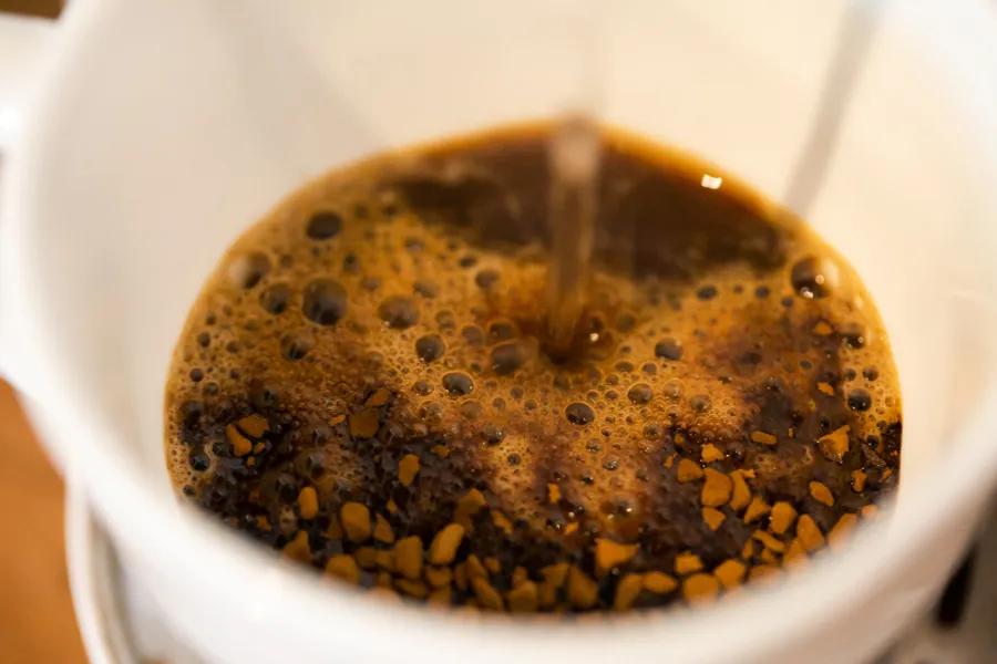 在李佳琪直播间买零食，是个划算的选择吗？