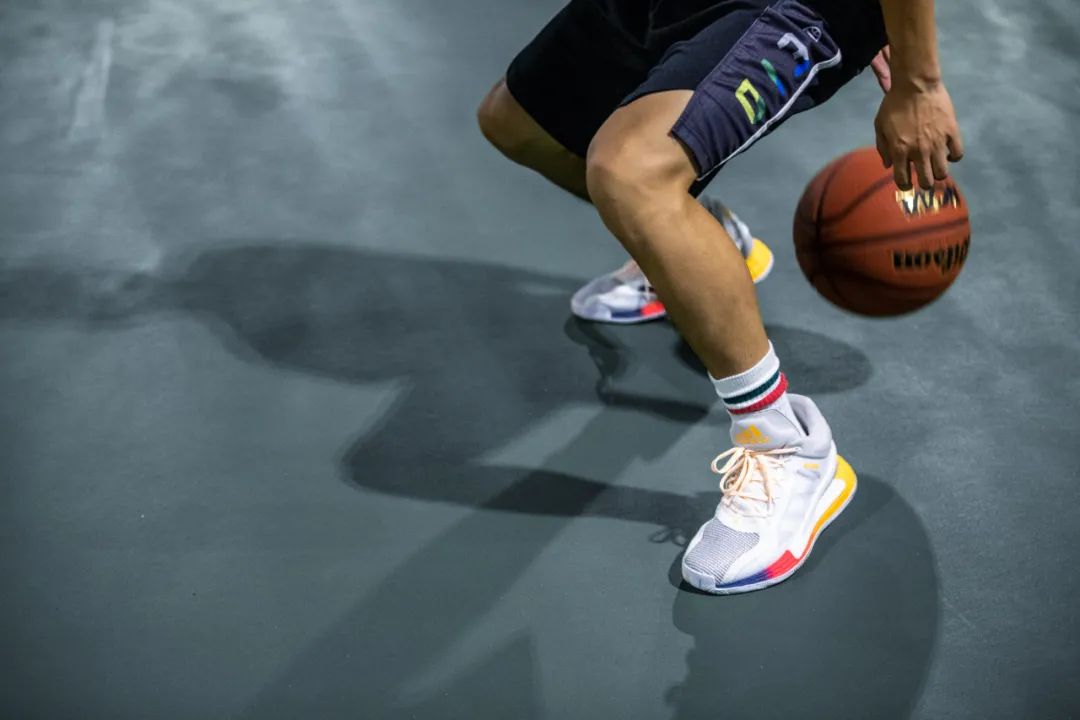 与罗斯11外形相像的鞋,罗斯11和米切尔3怎么选