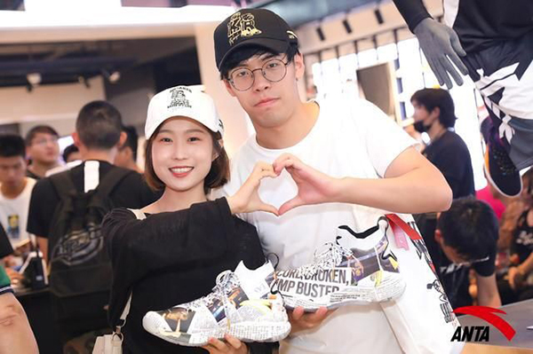 锡安和李宁,欧文3年1.26亿签约安踏