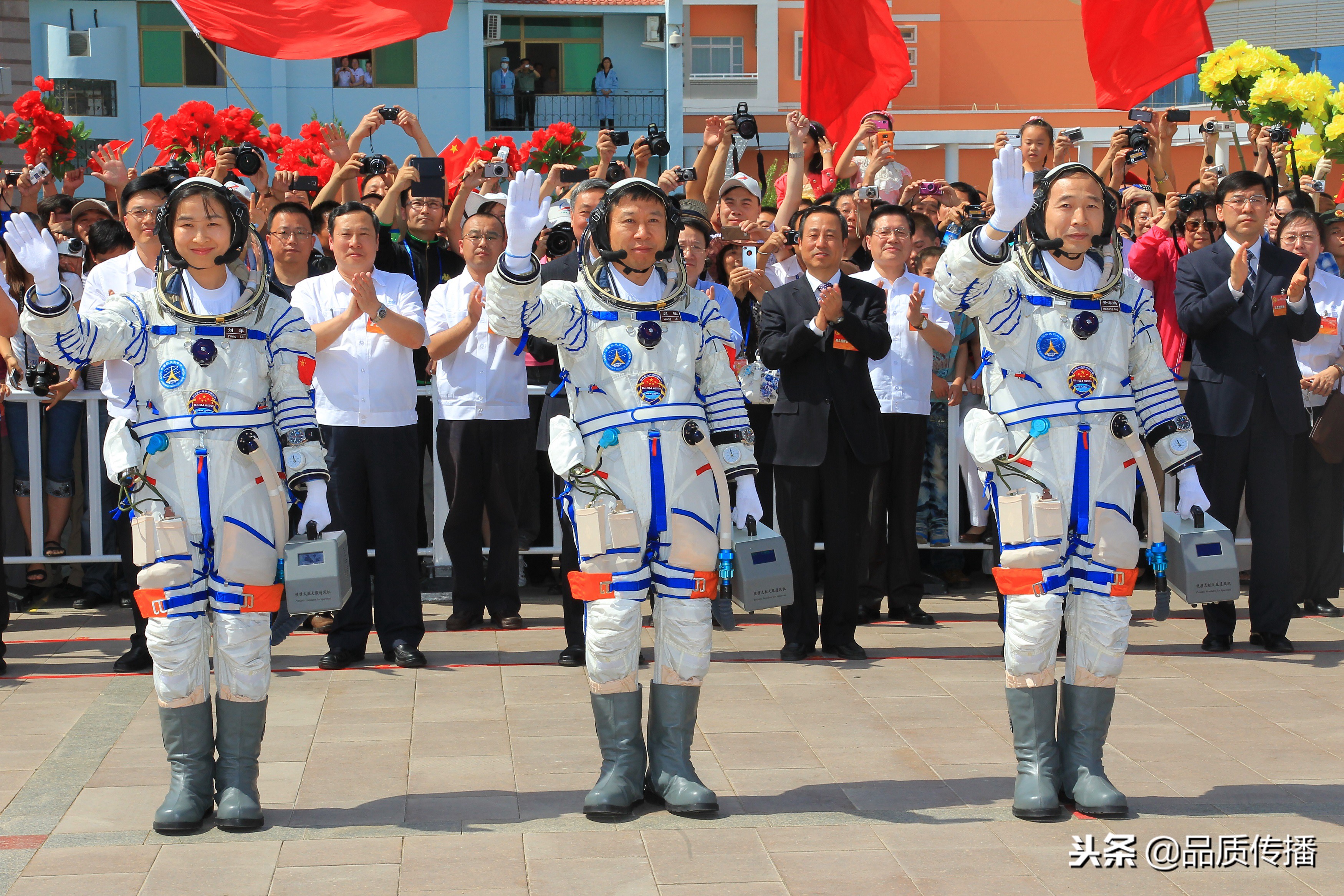 歼20联名手表限量版和普通款区别,飞亚达歼20联名限量款拆表
