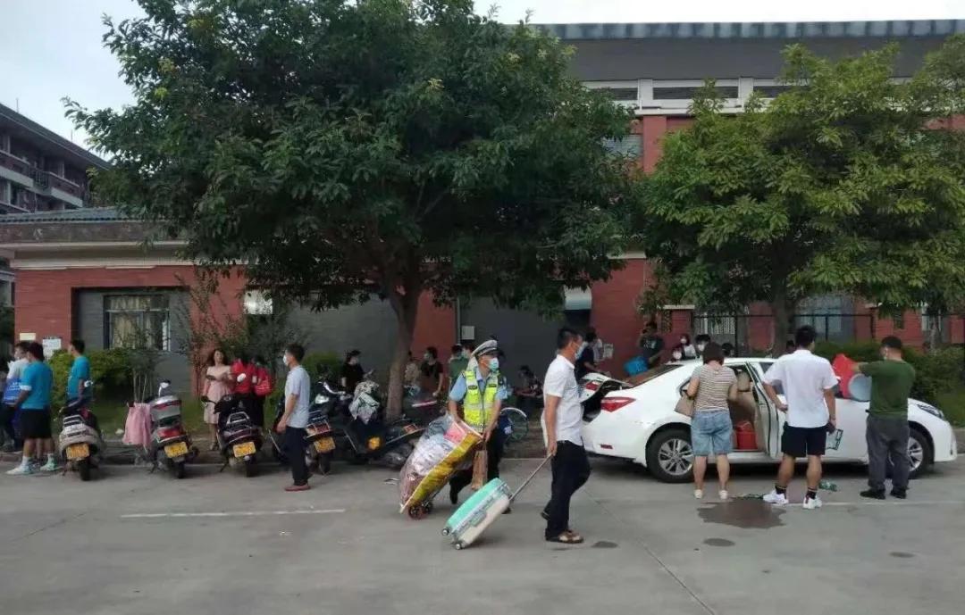 交警全力以赴守护高考,交警支队将全员上阵护航高考