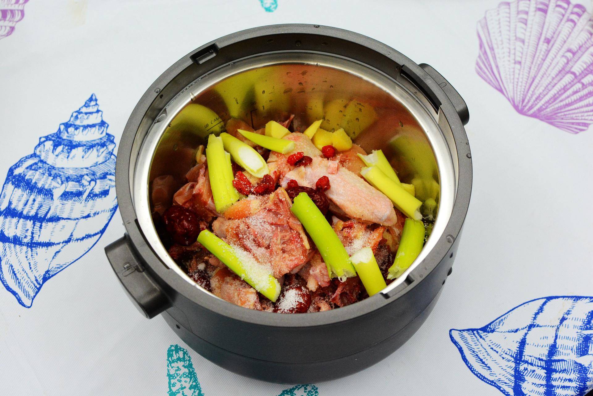 不加一滴水电饭煲做肉,不加一滴水的电饭煲鸡汤