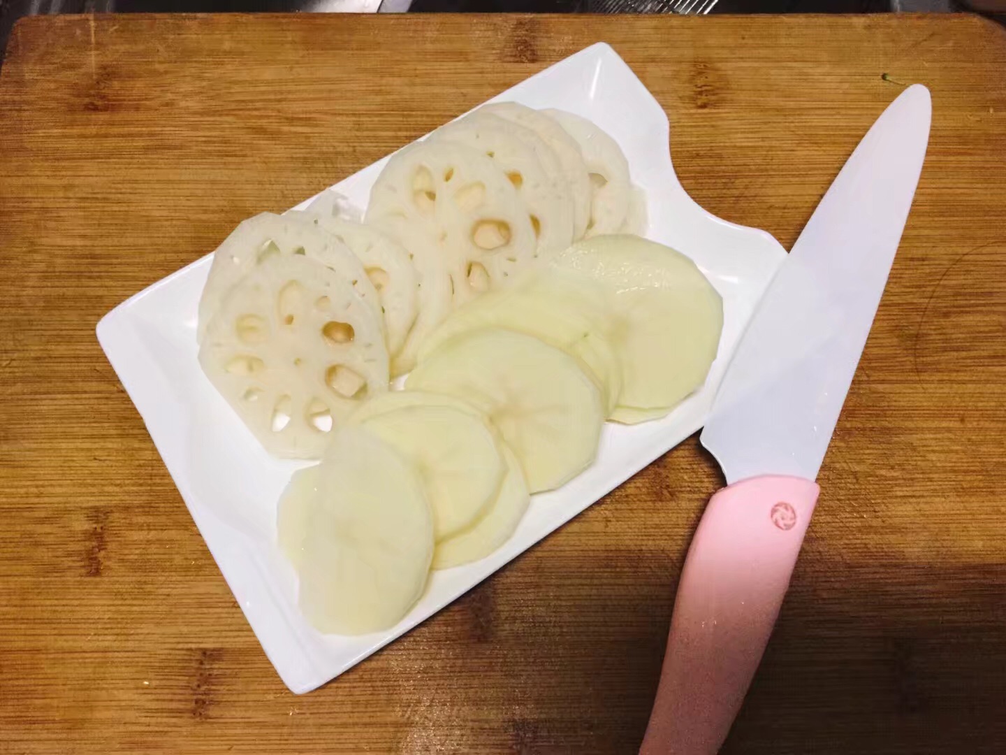 自己在家做麻辣香锅需要什么,自己在家做麻辣香锅都需要什么菜