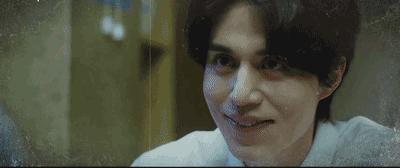 群租吃人游戏，前两分钟男主就被爆头