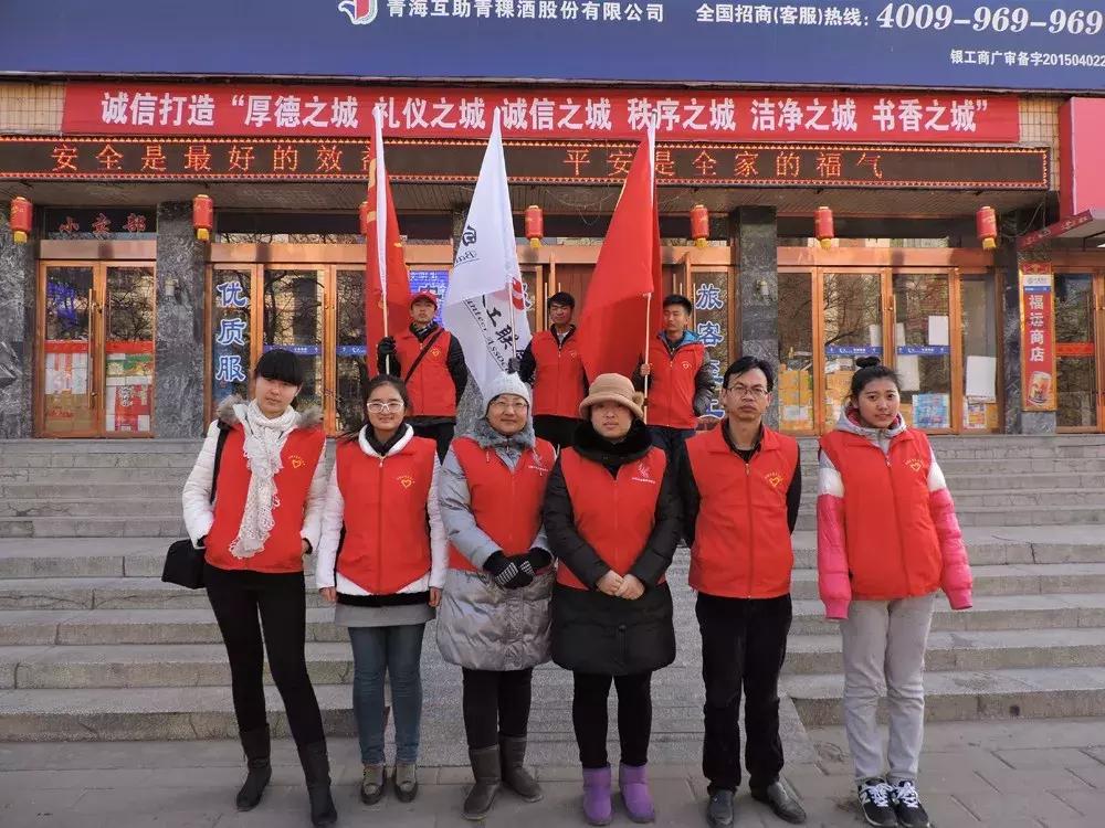 白银：爱心志愿者成为汽车站春运一道最亮风景线