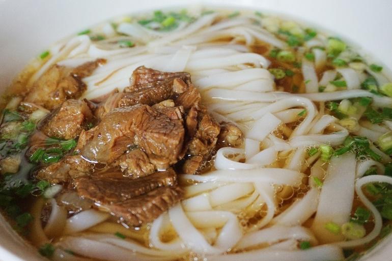 第一时间就是吃一碗广西特色米粉,湖南米粉最正宗的吃法