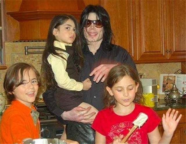 迈克尔杰克逊三子女现状如何?儿子遗传父亲,三子女都没黑人