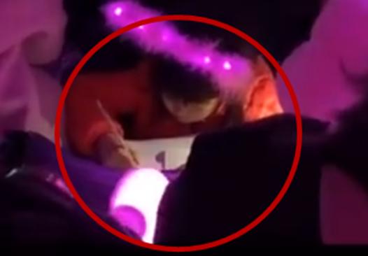 小学生作业本火了，一笔一划整整齐齐，老师：明明超强却过分慎重