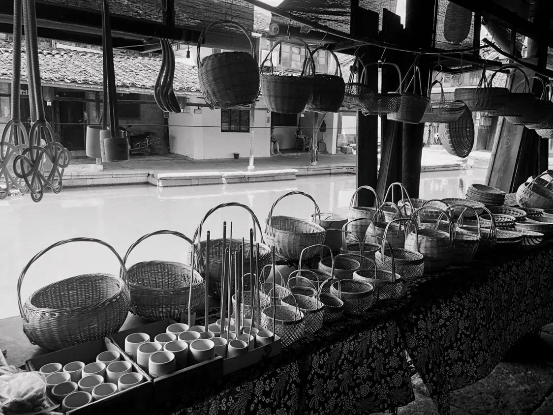 听戏享受这悠闲时光,听戏喝酒自在逍遥