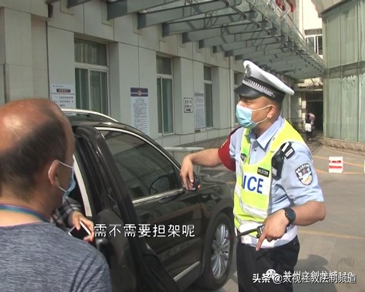 交警开道护送颅骨骨折儿童就医,市南交警紧急开道送断指伤员就医