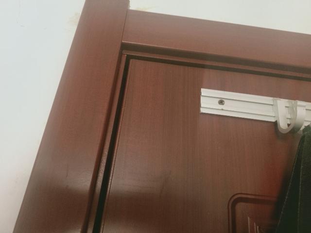 天地轴门扇与门框上下缝隙不一致,门扇靠墙门框和墙的缝隙留多大