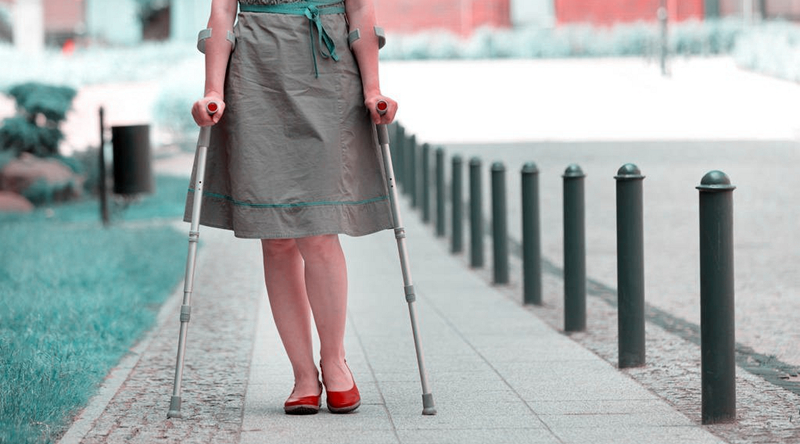 大腿骨折术后怎么锻炼膝盖,大腿骨折100天能下地行走吗