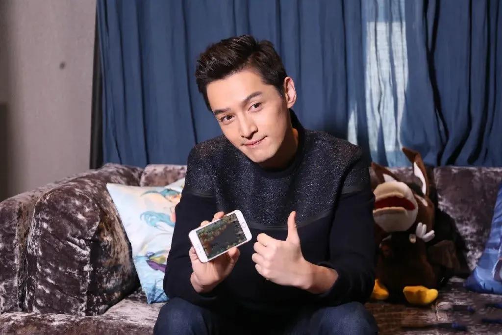 旅游景点男生拍照姿势怎么摆,男生山顶晚霞摄影拍照姿势高清