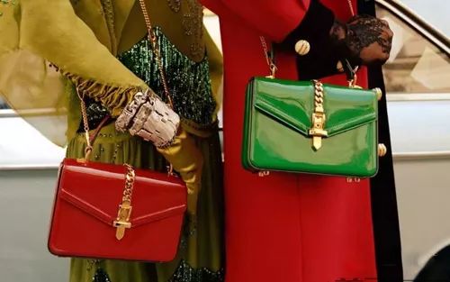 2022秋冬新款大包包,2019秋冬流行怎样的大牌包包