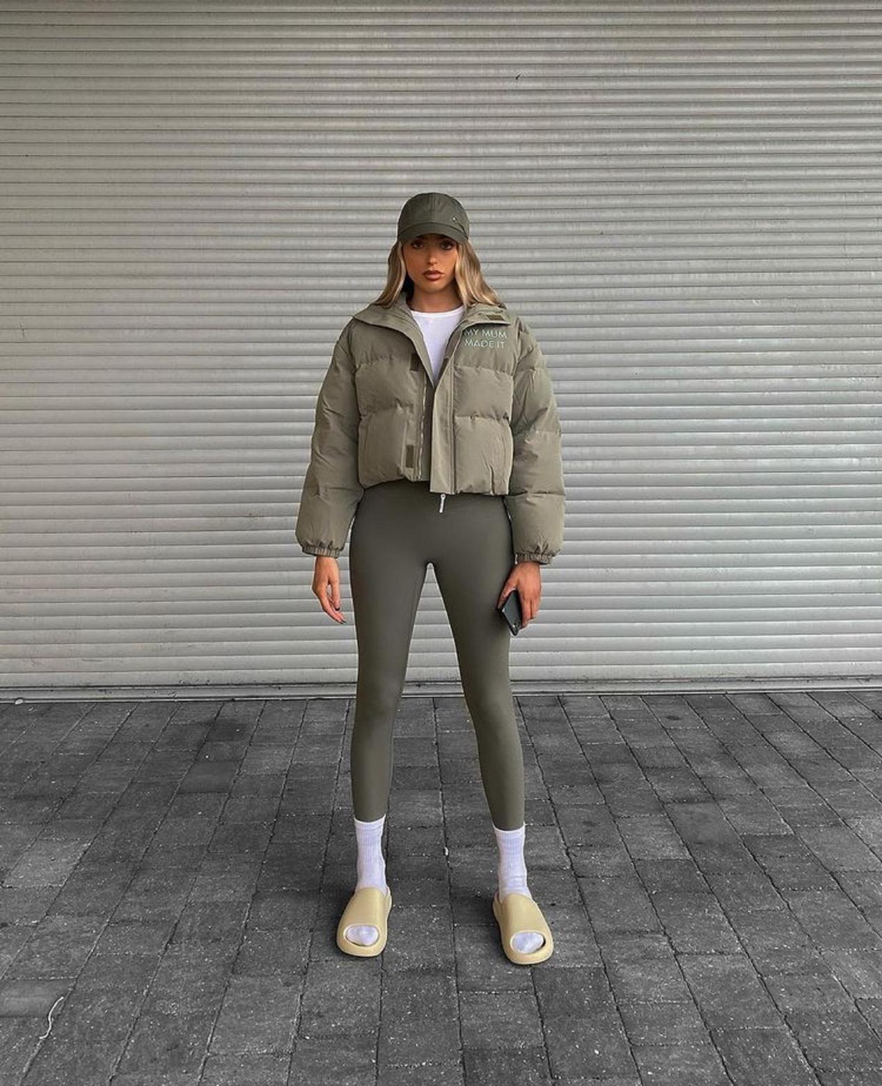 鲨鱼裤羽绒服穿法,今年最火的鲨鱼裤穿搭图片