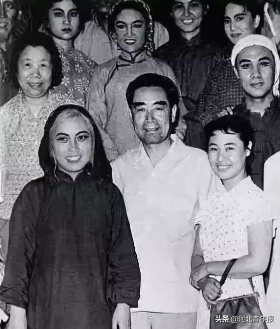 86岁郭兰英的一跪，让人掉泪！这一切源自周总理对她说的“传下去”