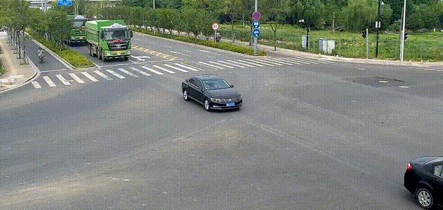 苏州直行道右转会被免处罚吗,十字路口直行让行规则图解