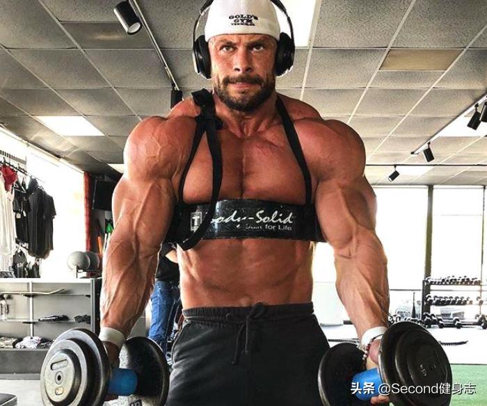 健身减脂要不要吃蛋白粉,吃蛋粉的肌肉练出来力量更大吗