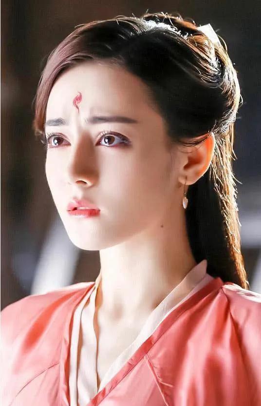 厚刘海遮挡脸型,厚刘海遮住眼睛