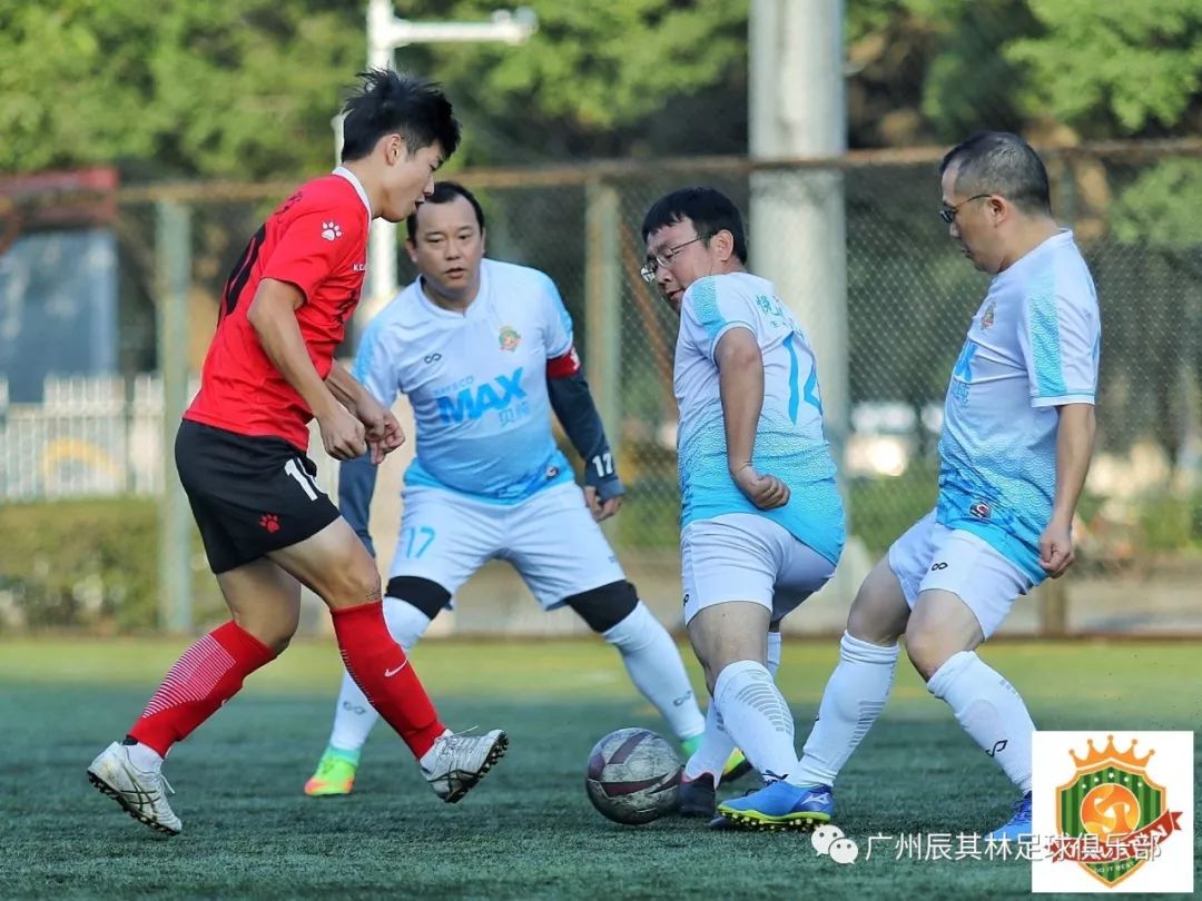 疫情隔离不隔爱主题,足球接力共同抗击疫情