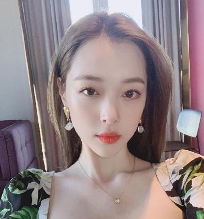 边伯贤是金泰妍的粉丝,水蜜桃边伯贤