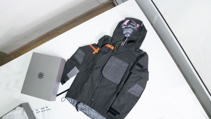 科技服男,科技男服