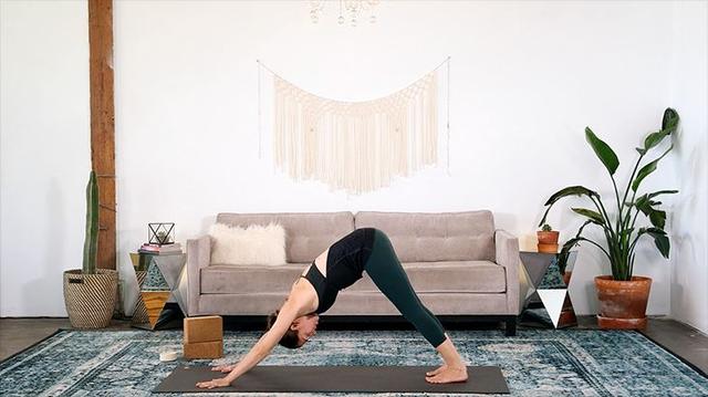 基础瑜伽拜日式可以省略不练吗,瑜伽拜日口诀细节慢动作