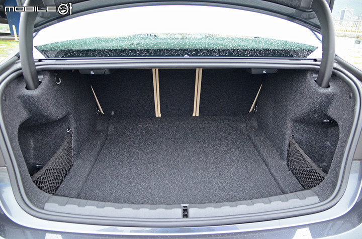 宝马318iLuxury试驾,内敛低调却又让人爱不释手