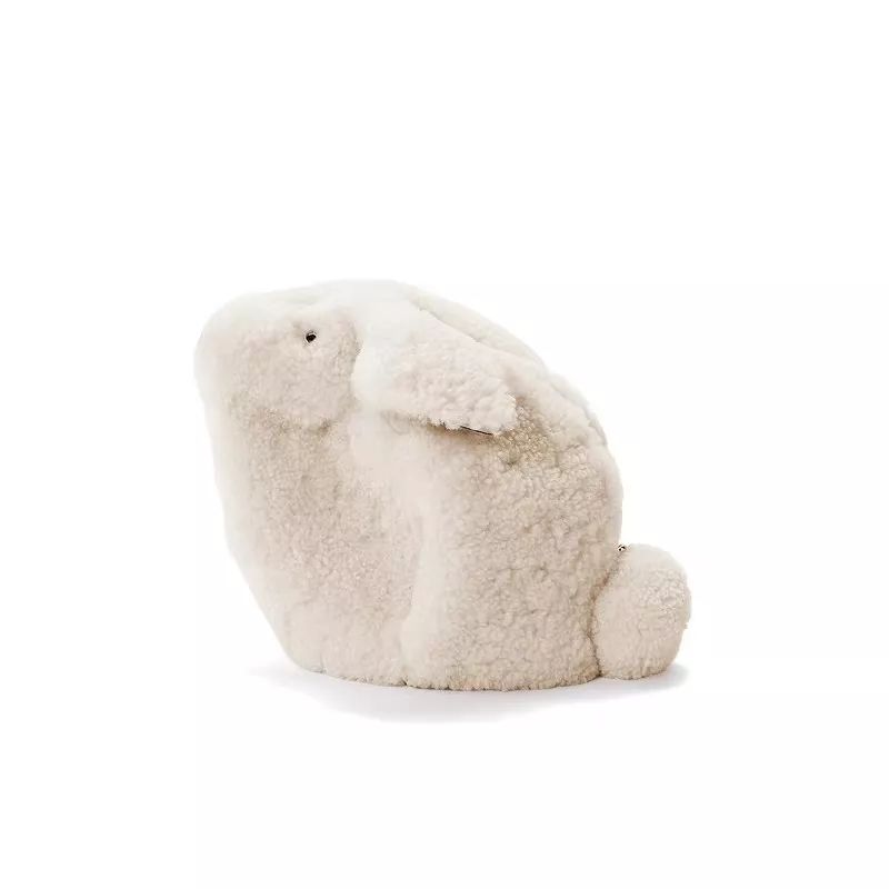 我花1000多块买的毛绒包，后来发现有点贵！