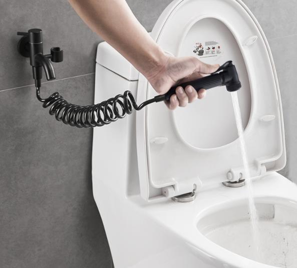 刚装修完的房子卫生间反臭怎么办,新装修的房子卫生间很臭怎么解决