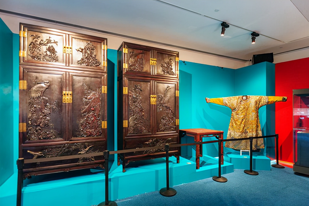 郎世宁画的后妃为什么长一样,郎世宁给乾隆和妃子画的油画肖像