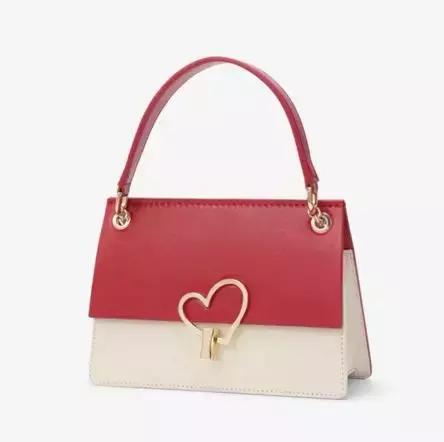 去年的包包配不上今年的自己,去年买的包已经配不上今年的你了