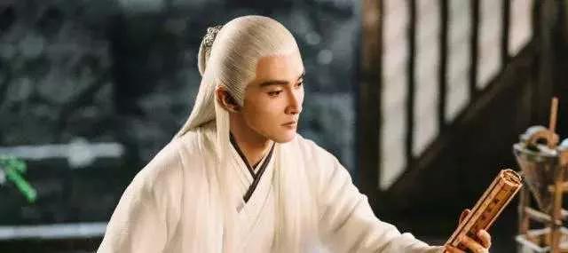 快递小哥杨幂走红,快递小哥和杨幂谁帅