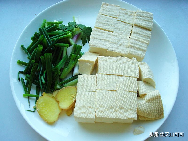 东北冬季白菜炖豆腐,冬天豆腐炖什么好吃