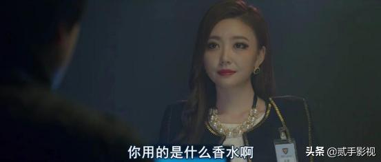 美女屠夫开肉店，生意火爆，警察不要工作，就想进来看一眼老板娘