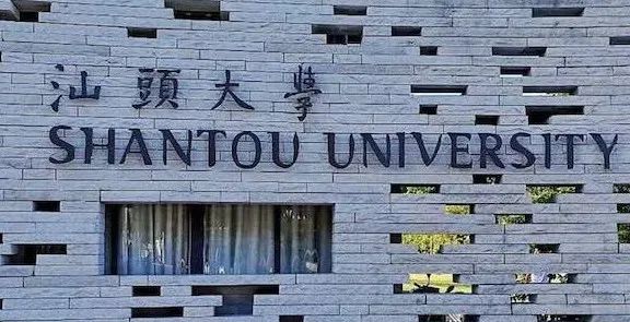 “超级富三代”逃亡海外六年，凭什么享受国葬待遇？