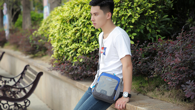 出行短途单肩斜挎包商务,香港泽露专柜正品手提单肩斜挎包